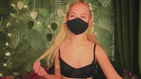 Snapshot of meeeewmeeeeow chatting on 11.03.25 meeeewmeeeeow online show from 11.03.25