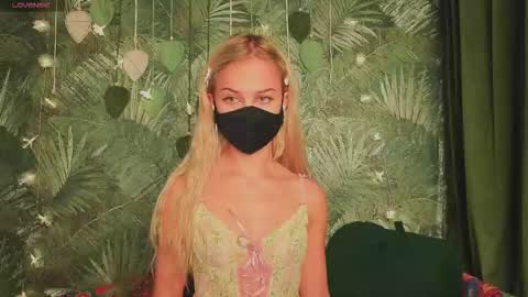 Snapshot of meeeewmeeeeow chatting on 11.07.25 meeeewmeeeeow online show from 11.07.25