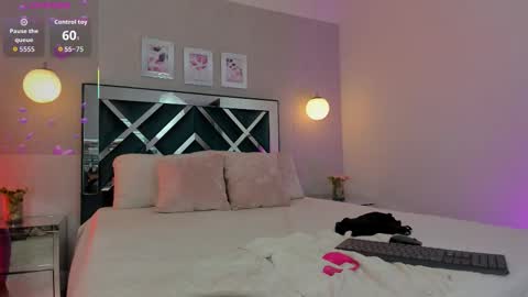 Snapshot of meelody7 chatting on 10.18.25 Melody online show from 10.18.25