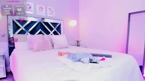 Snapshot of meelody7 chatting on 10.22.25 Melody online show from 10.22.25