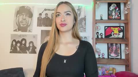 Snapshot of meeowlody chatting on 11.10.25 Emily online show from 11.10.25