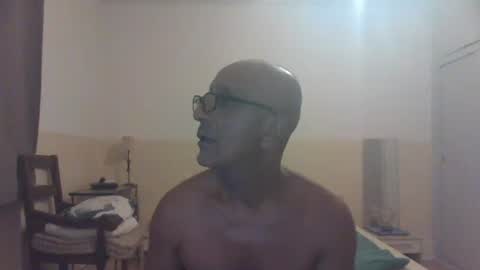 Snapshot of mefroum chatting on 09.15.25 mufine online show from 09.15.25