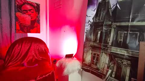 Snapshot of megan__roouse chatting on 10.11.25 Megan online show from 10.11.25