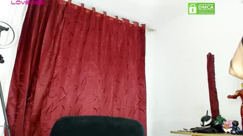 Snapshot of megan_cat chatting on 11.05.25 megan_cat online show from 11.05.25