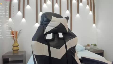 MEGAN COOPER online show from 10.01.25