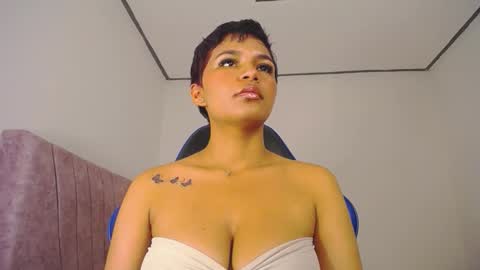 Snapshot of megan_sr03 chatting on 11.07.25 Megan online show from 11.07.25