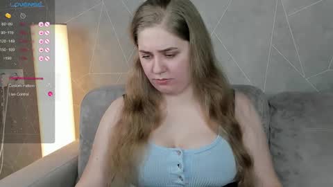 Snapshot of megan_violer chatting on 01.14.25 Megan Mon Fri 1600-2200pm Tue Wen Sat 0900-1600pm online show from 01.14.25