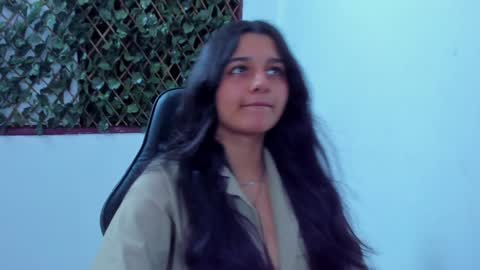 megan white 01  online show from 12.05.24