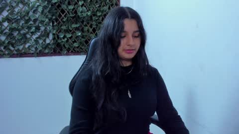 megan white 01  online show from 12.08.24