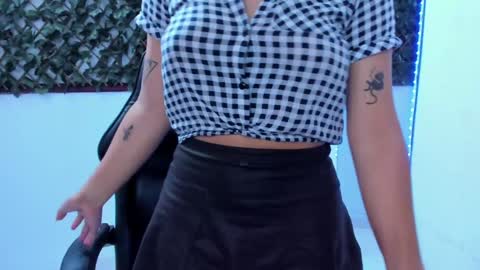 megan white 01  online show from 01.11.25