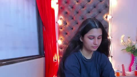 megan white 01  online show from 01.12.25