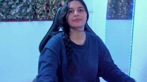 megan white 01  online show from 01.12.25