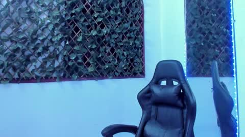 megan white 01  online show from 01.12.25
