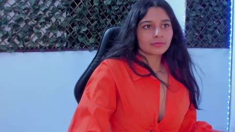 megan white 01  online show from 01.28.25