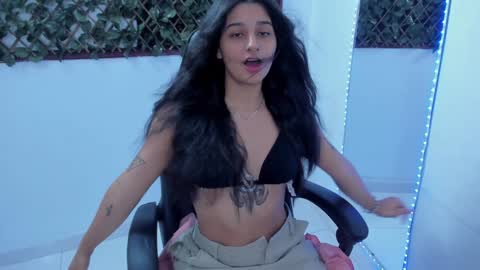 megan white 01  online show from 01.29.25