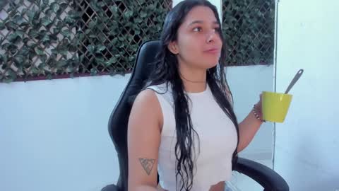 megan white 01  online show from 02.03.25