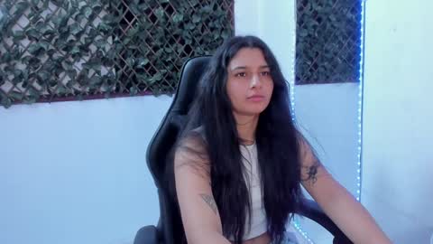 megan white 01  online show from 02.03.25