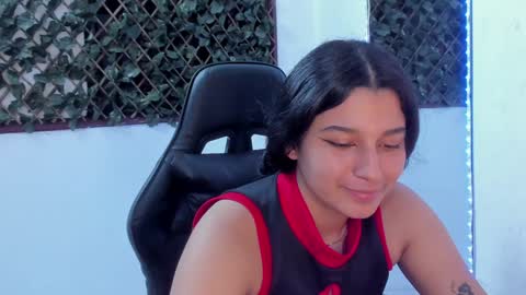 megan white 01  online show from 02.04.25