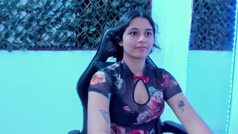 megan white 01  online show from 02.06.25
