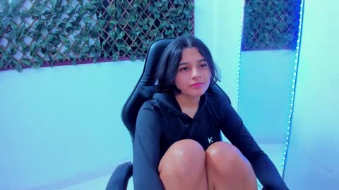 megan white 01  online show from 02.25.25