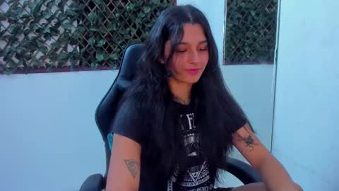 megan white 01  online show from 03.03.25
