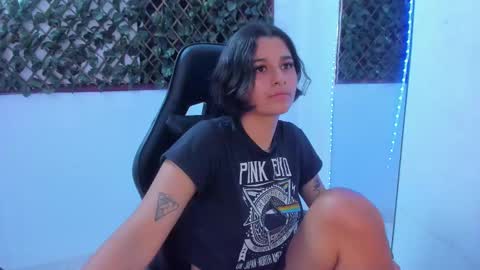 megan white 01  online show from 03.06.25