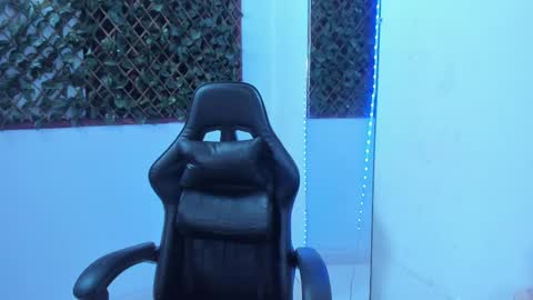 megan white 01  online show from 03.09.25