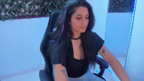 megan white 01  online show from 03.11.25
