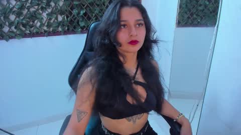 megan white 01  online show from 03.12.25