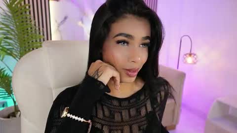 Megan Lowell online show from 11.21.25