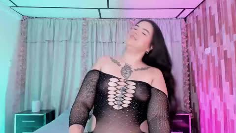 Snapshot of megann_32 chatting on 10.27.25 Megan online show from 10.27.25