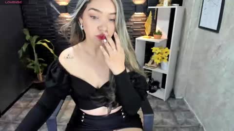 Snapshot of megann_hill chatting on 02.18.25 Megan online show from 02.18.25