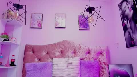 Megann Noa  online show from 11.05.25