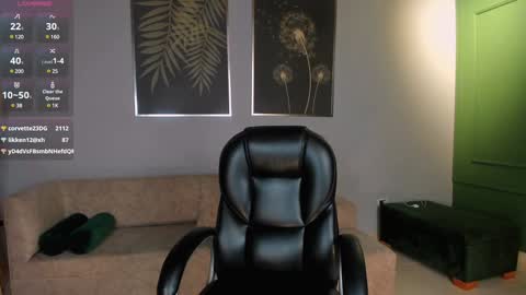 Snapshot of meganscottx chatting on 12.07.24 Megan online show from 12.07.24