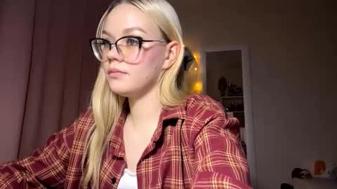 Mia online show from 03.11.26