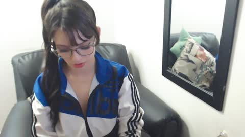 Snapshot of meghan_cherrys chatting on 01.08.25 meghan online show from 01.08.25