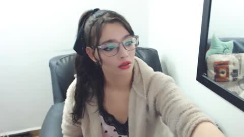 Snapshot of meghan_cherrys chatting on 02.19.25 meghan online show from 02.19.25