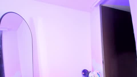 meghanallen_ online show from 10.21.25