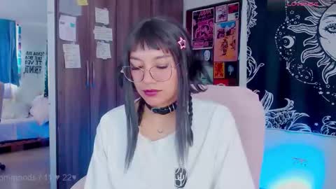 Melissa  -  -  Please help me to reach 100 thumbs up online show from 09.24.25