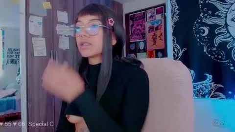 Melissa  -  -  Please help me to reach 100 thumbs up online show from 10.10.25