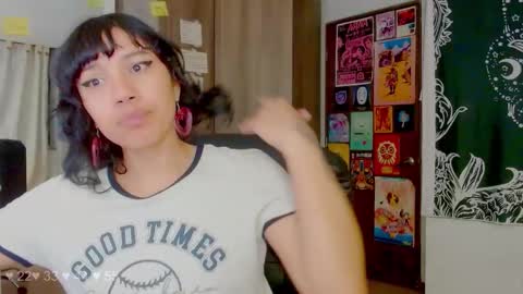 Melissa  -  -  Please help me to reach 100 thumbs up online show from 10.20.25