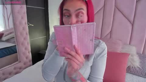 Snapshot of melanie_roux_ chatting on 11.04.25 Melanie roux online show from 11.04.25