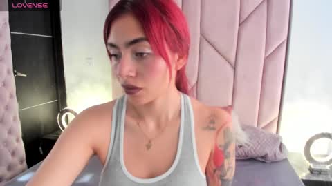 Snapshot of melanie_roux_ chatting on 11.12.25 Melanie roux online show from 11.12.25