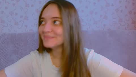 Snapshot of melaniealves chatting on 09.21.25 MelanieAlves online show from 09.21.25