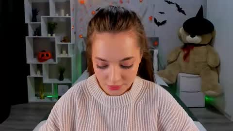 Snapshot of melaniealves chatting on 10.22.25 MelanieAlves online show from 10.22.25