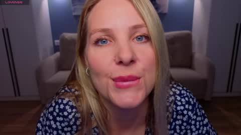Snapshot of melaniebennett chatting on 05.21.26 Melanie Bennett online show from 05.21.26