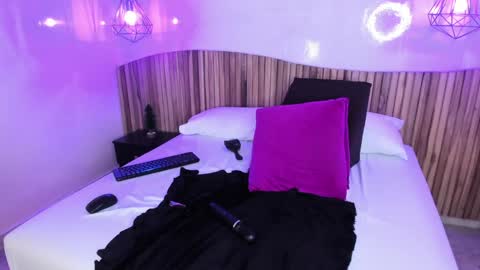 Melanie Roux online show from 01.07.25