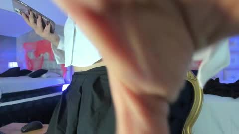 Melanie Roux online show from 10.12.25