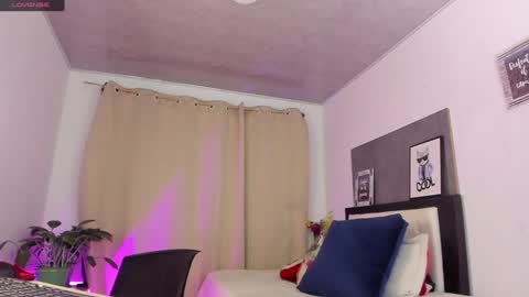 melaniie_roussel online show from 01.25.25
