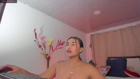 melaniie_roussel online show from 02.18.25